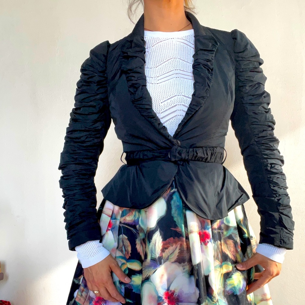 Fitted, belted  jacket with one big snap button on both jacket and belt.
